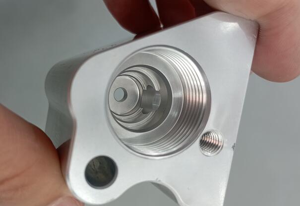 鋁合金異形交叉孔去毛刺，磨粒流加工效果完全OK！