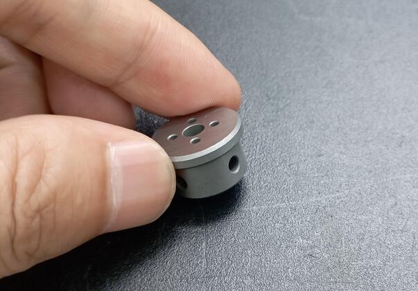 磨粒流究竟是怎么去除內(nèi)孔毛刺的，我做了個(gè)3D模擬！