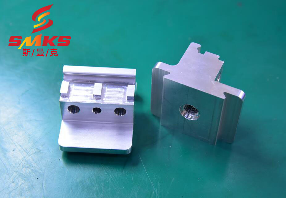 鋁合金<a href='http://www.lifemessy.com' target='_blank'><u>交叉孔去毛刺</u></a>最新工藝